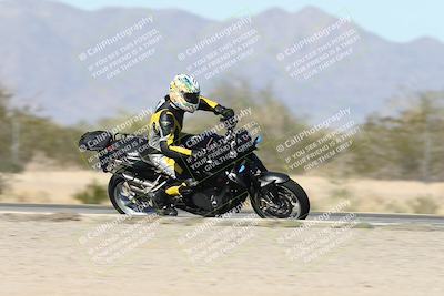 media/Dec-01-2025-Moto Forza (Mon) [[2daa91e15f]]/3-Beginner Group/Session 2 (Turn 7 Inside Pans)/